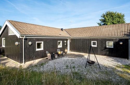 Lyngsbæk Strand House | Holiday Home Kukka - 600m from the sea by Interhome