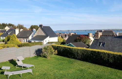 Ploubazlanec House | Holiday Home l'Hermine by Interhome