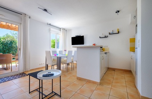 Montauroux House | Holiday Home 'La Bastide De Chaumette' with Shared Pool and Wi-Fi