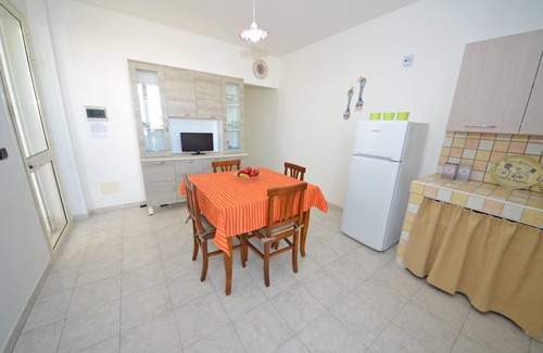 Lido Marini House | Holiday Home 'La Casa Dei Marini' with Balcony, Wi-Fi and Air Conditioning