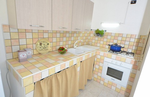 Lido Marini House | Holiday Home 'La Casa Dei Marini' with Balcony, Wi-Fi and Air Conditioning