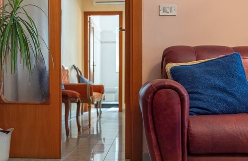 Giovinazzo House | Holiday Home 'La Casa Di Sciovi' with Balcony, Wi-Fi and Air Conditioning