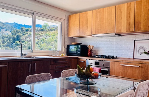 Yunquera House | Holiday Home 'La Casita De La Loma' with Mountain View, Wi-Fi and Air Conditioning