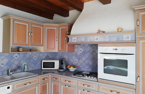 Manigod House | Holiday Home 'La Clé Des Champs' with Mountain View, Private Terrace and Wi-Fi