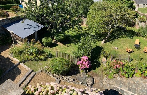 Locquirec House | Holiday Home 'La Défatigue' with Sea View, Private Terrace and Wi-Fi