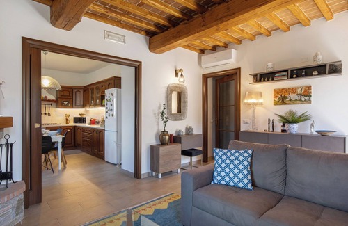 Massarosa House | Holiday Home 'La Dolce Vita' with Lake View, Wi-Fi and Air Conditioning