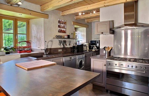 Campan House | Holiday Home 'La Grange De Gassiole' with Mountain View, Private Terrace and Wi-Fi