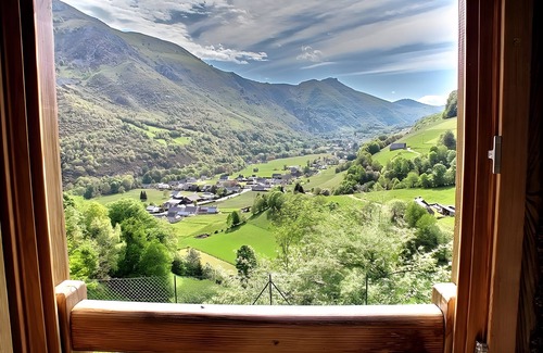 Campan House | Holiday Home 'La Grange De Gassiole' with Mountain View, Private Terrace and Wi-Fi