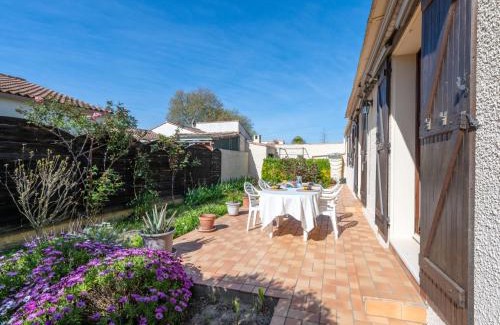 Armissan House | Holiday Home La maison du carignan by Interhome