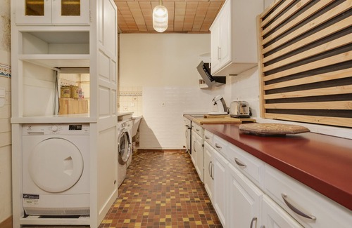 Lormont House | Holiday Home 'La Maison Du Vieux Lormont' with Private Terrace