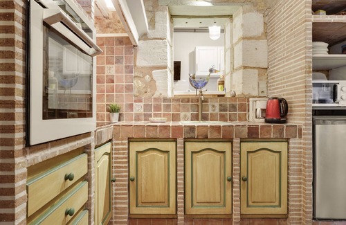 Lormont House | Holiday Home 'La Maison Du Vieux Lormont' with Private Terrace
