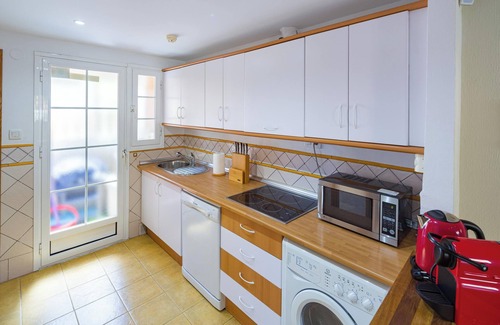 Marbella House | Holiday Home La Reserva de Alvarito with Pool, Garden, Terrace & Wi-Fi