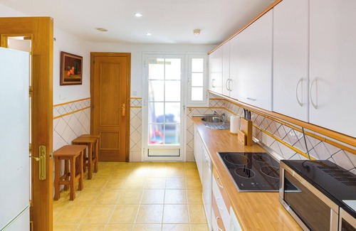 Marbella House | Holiday Home La Reserva de Alvarito with Pool, Garden, Terrace & Wi-Fi