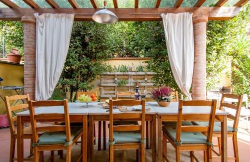 Pugnano House | Holiday Home La Rondine by Interhome