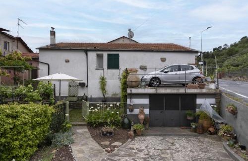 Diano Arentino House | Holiday Home La vecchia Stalla by Interhome
