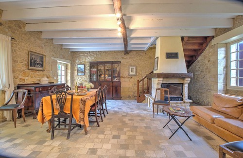 Domme House | Holiday Home 'Le Bel Prat' with Private Pool, Private Terrace and Wi-Fi