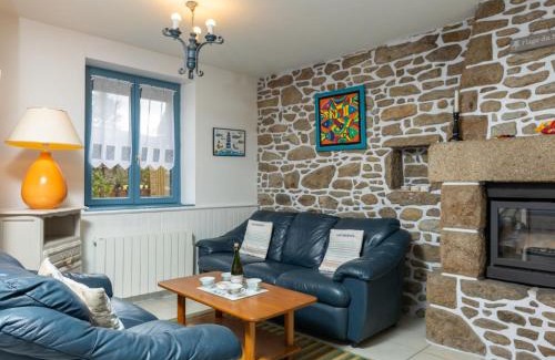 Saint-Coulomb House | Holiday Home Le champin by Interhome
