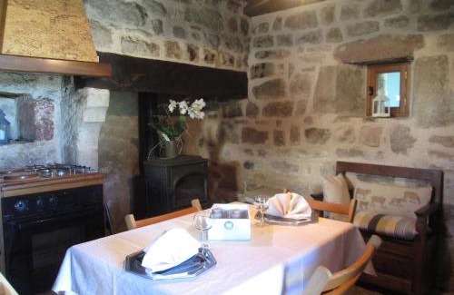Saint-Jean-Lagineste House | Holiday Home Le Pigeonnier by Interhome