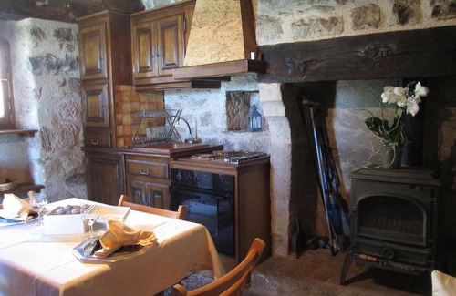 Saint-Jean-Lagineste House | Holiday Home Le Pigeonnier by Interhome