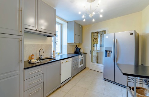 Grolejac House | Holiday Home 'Le Promontoire' with Lake View, Private Terrace and Wi-Fi