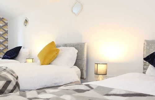 Pembroke Dock House | Holiday home★Leisure★Private Parking★Pembroke Dock
