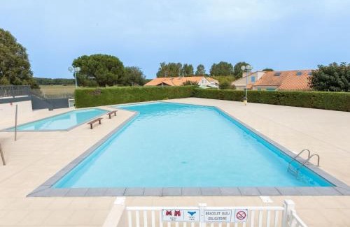 Les Mathes House | Holiday Home Les Charmilles-12 by Interhome