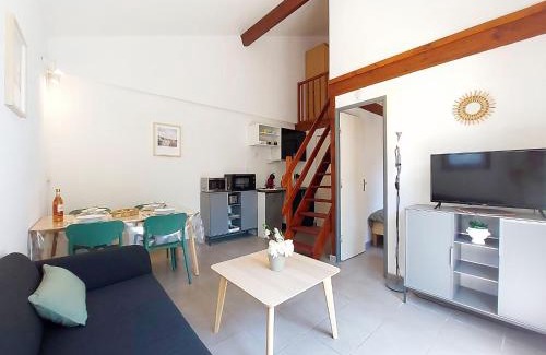 Les Mathes House | Holiday Home Les Charmilles-6 by Interhome