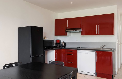 Libourne House | Holiday Home 'Les Grands Vignobles 3 Ch12 Pers' with Private Terrace, Wi-Fi and Air Conditioning