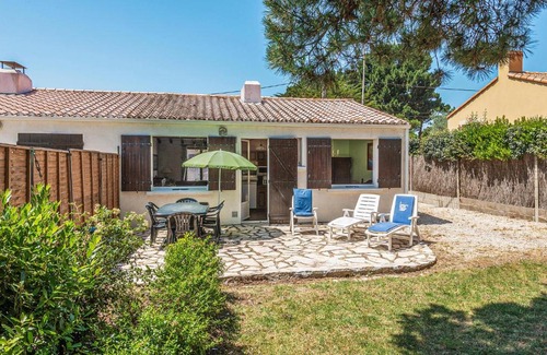 Les Moutiers-en-Retz House | Holiday Home Les Moutiers En Retz Rue De Bois Millet