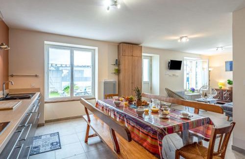 Saint-Philibert House | Holiday Home Les palmiers by Interhome