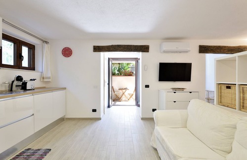 Arbatax House | Holiday Home "Loft Pina" with Wi-Fi, Garden & Terrace