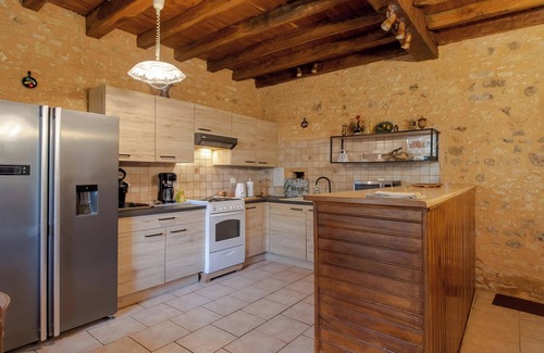 Paunat House | Holiday Home 'Logement Les Termes' with Private Pool, Private Terrace and Wi-Fi