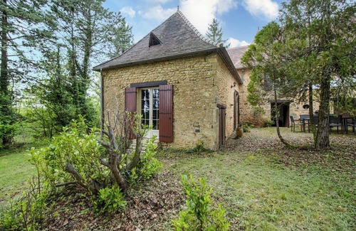 Paunat House | Holiday Home 'Logement Les Termes' with Private Pool, Private Terrace and Wi-Fi