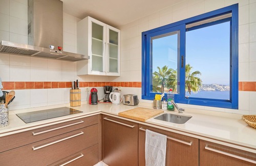 Almunecar House | Holiday Home 'Los Altos 23' with Sea View, Wi-Fi and Air Conditioning
