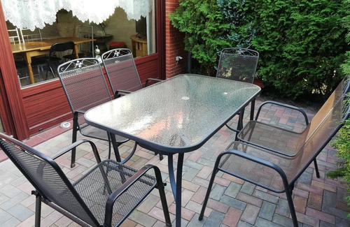 Rysum House | Holiday Home 'Luitje' with Private Terrace, Private Garden and Wi-Fi