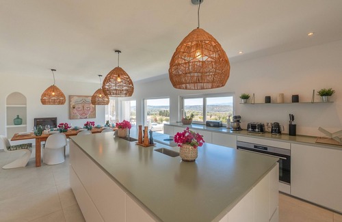 Ariany House | Holiday Home 'Luxury Finca Es Moli Pool Tennis' with Mountain View, Wi-Fi and Air Conditioning