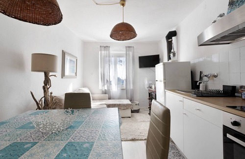 Falcinello House | Holiday Home 'Luxury Suite La Torretta' with Mountain View, Private Terrace and Wi-Fi