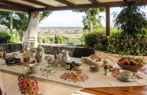 Cascine-La Croce House | Holiday Home Maestraccio by Interhome