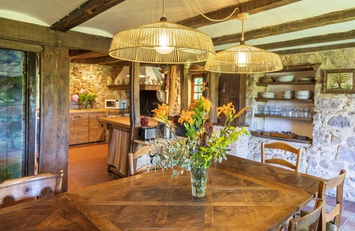 Arcangues House | Holiday Home 'Maison De Charme Avec Jacuzzi' with Terrace, Garden and Wi-Fi
