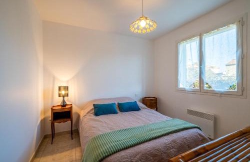 Plaissan House | Holiday Home Maison des Pins Parasol by Interhome