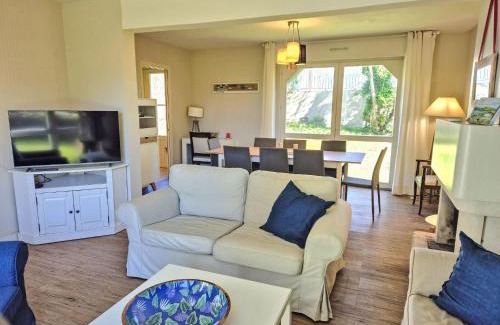 Rotheneuf-Le Pont House | Holiday Home maison des Corsaires by Interhome