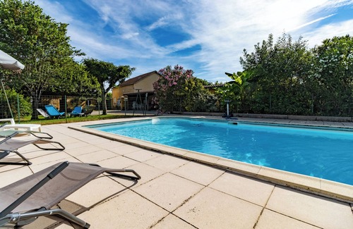 Le Cler House | Holiday Home 'Maison En Pierre Piscine Clim' with Private Pool, Wi-Fi and Air Conditioning