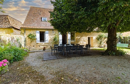 Le Cler House | Holiday Home 'Maison En Pierre Piscine Clim' with Private Pool, Wi-Fi and Air Conditioning