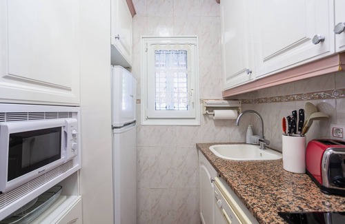 L'Escala House | Holiday Home 'Maison La Coquette' with Private Terrace, Wi-Fi and Air Conditioning