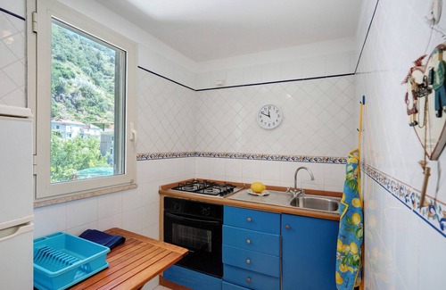 Maiori House | Holiday Home 'Mare E Limoni' with Sea View, Wi-Fi and Air Conditioning