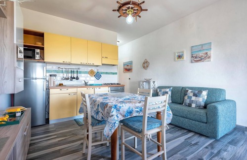 La Pelosa House | Holiday Home 'Mari' with Sea View, Private Terrace and Private Garden