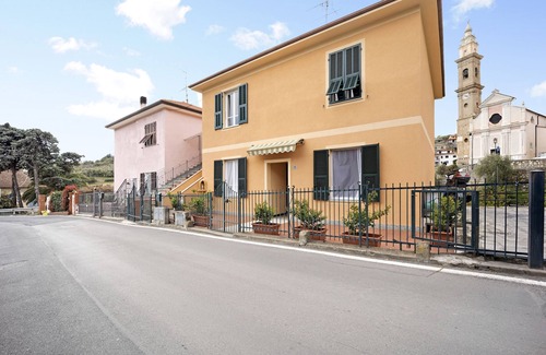 Artallo House | Holiday Home "Mariuccia" with Mountain View, Private Terrace & Wi-Fi