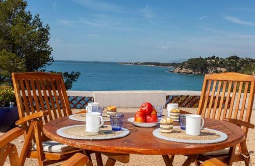 Costa Dorada House | Holiday Home Mas del Guixe by Interhome