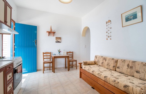 Donoussa House | Holiday Home 'Mesaria' with Sea View, Wi-Fi and Air Conditioning