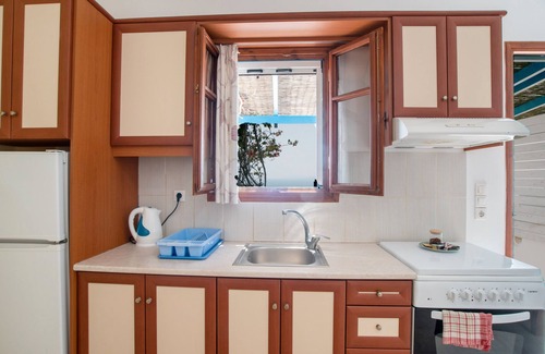 Donoussa House | Holiday Home 'Mesaria' with Sea View, Wi-Fi and Air Conditioning